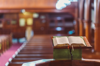 Pe. Dr. José Eduardo de Oliveira e Silva apresenta razões profundas para viver a fé católica com esperança e coragem.