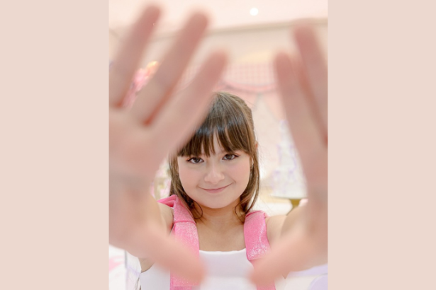 Juju Teófilo usou o bom humor para falar de objetivos futuros e engajar seguidores ao compartilhar suas metas para 2026 pela Non Stop. (Créditos: João Bosco Fotografia)