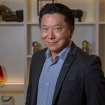 A exérese de cisto sebáceo é indicada quando há risco de inflamação ou desconforto, explica Milton Seigi Hayashi.