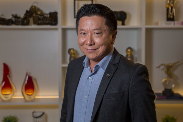 A exérese de cisto sebáceo é indicada quando há risco de inflamação ou desconforto, explica Milton Seigi Hayashi.