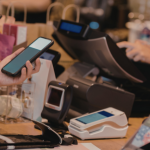 A tecnologia tem contribuído para a redução de filas e para melhorar o acesso a serviços, como explica o Sindnapi - Sindicato Nacional dos Aposentados, Pensionistas e Idosos.