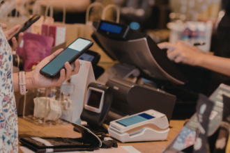 A tecnologia tem contribuído para a redução de filas e para melhorar o acesso a serviços, como explica o Sindnapi - Sindicato Nacional dos Aposentados, Pensionistas e Idosos.