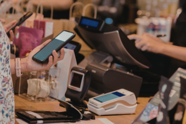 A tecnologia tem contribuído para a redução de filas e para melhorar o acesso a serviços, como explica o Sindnapi - Sindicato Nacional dos Aposentados, Pensionistas e Idosos.